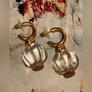 STUNNING VTG Matte Gold and Clear Lucite Earrings MOBWIFE COUTURE!!
